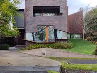Explore a stylish modern house with a lush lawn and large windows set in Lake Wendouree, Australia.